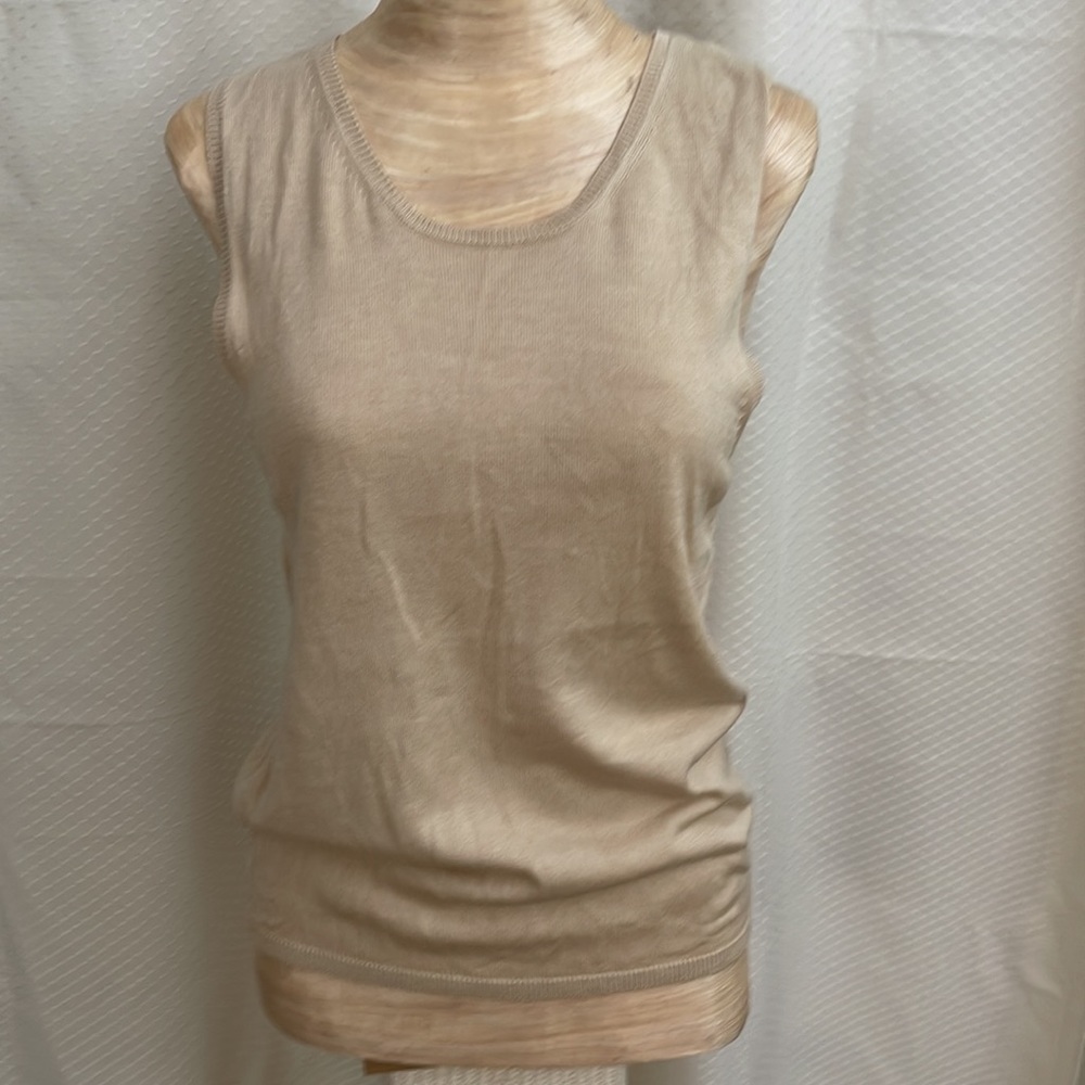 August Silk vintage under a suit blazer neutral cream top Size L. Gently worn